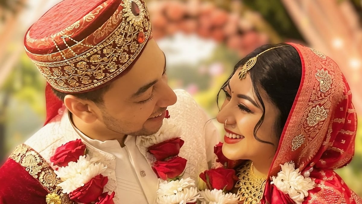 বিয়ের আসলে কাউসার মাহমুদ ও নীলাঞ্জনা নীলা। অভিনেত্রীর ফেসবুক থেকে