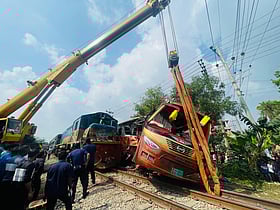 ট্রেন-বাস সংঘর্ষে ১২ জন নিহতের পেছনে রেলওয়ের কর্মীদের কয়েক স্তরের গাফিলতি