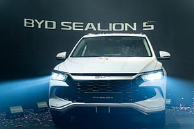 বাজারে এল বিওয়াইডির নতুন মডেলের গাড়ি, এক চার্জে চলবে ৭১ কিলোমিটার