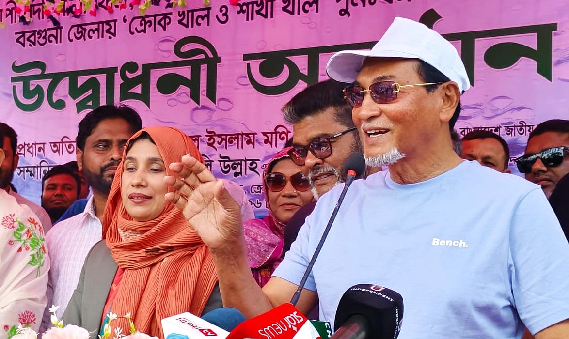 বরগুনায় খাল খনন কর্মসূচির উদ্বোধনী অনুষ্ঠানে প্রধান অতিথির বক্তব্য দেন জাতীয় সংসদের চিফ হুইপ নুরুল ইসলাম (মণি)। রোববার দুপুরে বরগুনা সদরের ক্রোক এলাকায়