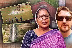 মাধবকুণ্ড জলপ্রপাতে দেশি–বিদেশি পর্যটকের ভিড়