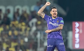 আইপিএলে যে ইতিহাসের সামনে দাঁড়িয়ে সুনীল নারাইন