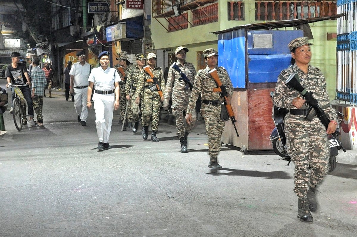 ভারতের পশ্চিমবঙ্গের নির্বাচন সামনে রেখে রাজ্যের বিভিন্ন স্থানে শুরু হয়েছে কেন্দ্রীয় বাহিনীর টহল। যাদবপুর এলাকা থেকে তোলা