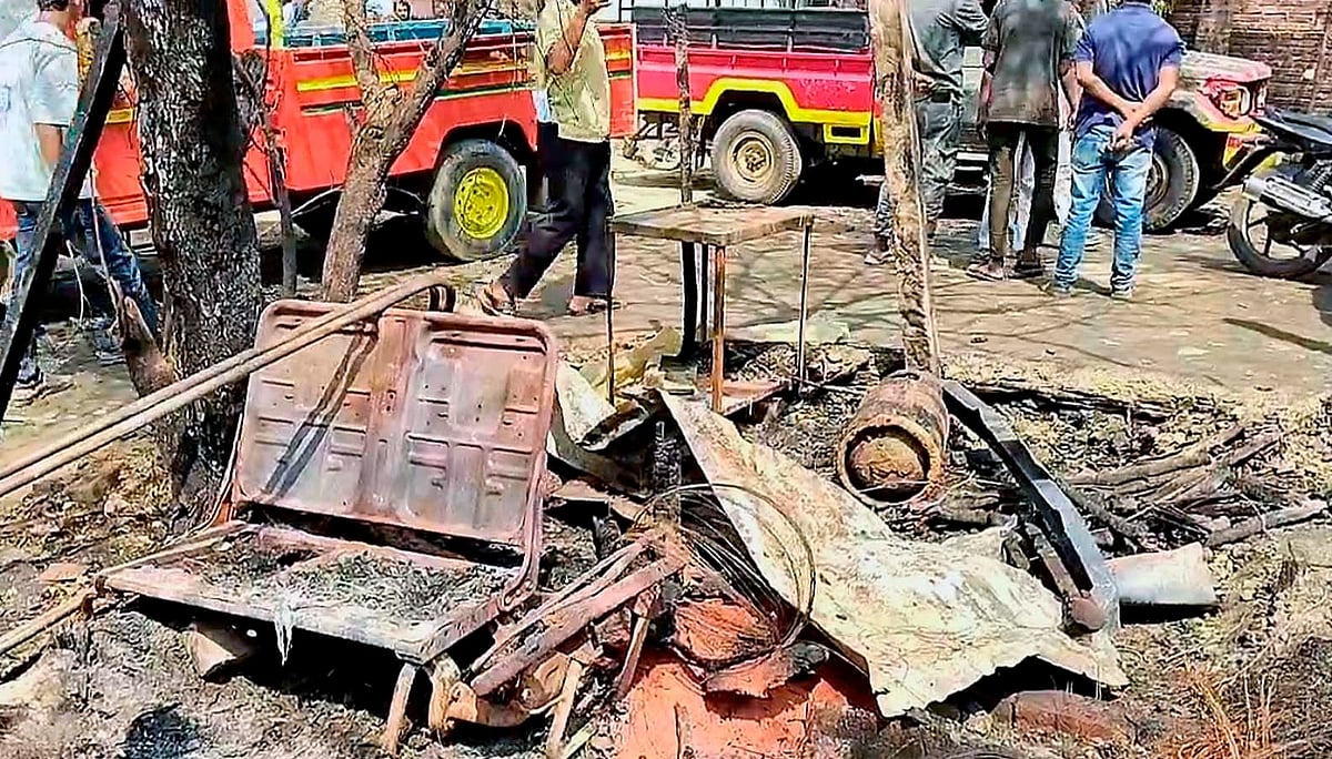 কক্সবাজার শহরের কলাতলীর বাইপাস সড়কে গ্যাস পাম্প বিস্ফোরণ ও আগুনে পুড়ে যায় একটি গ্যারেজে রাখা কয়েকটি গাড়ি। সম্প্রতি তোলা