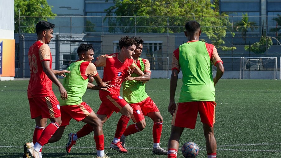 পাকিস্তানের মুখোমুখি হওয়ার আগে গতকাল মালদ্বীপে অনুশীলন করে যুবারা