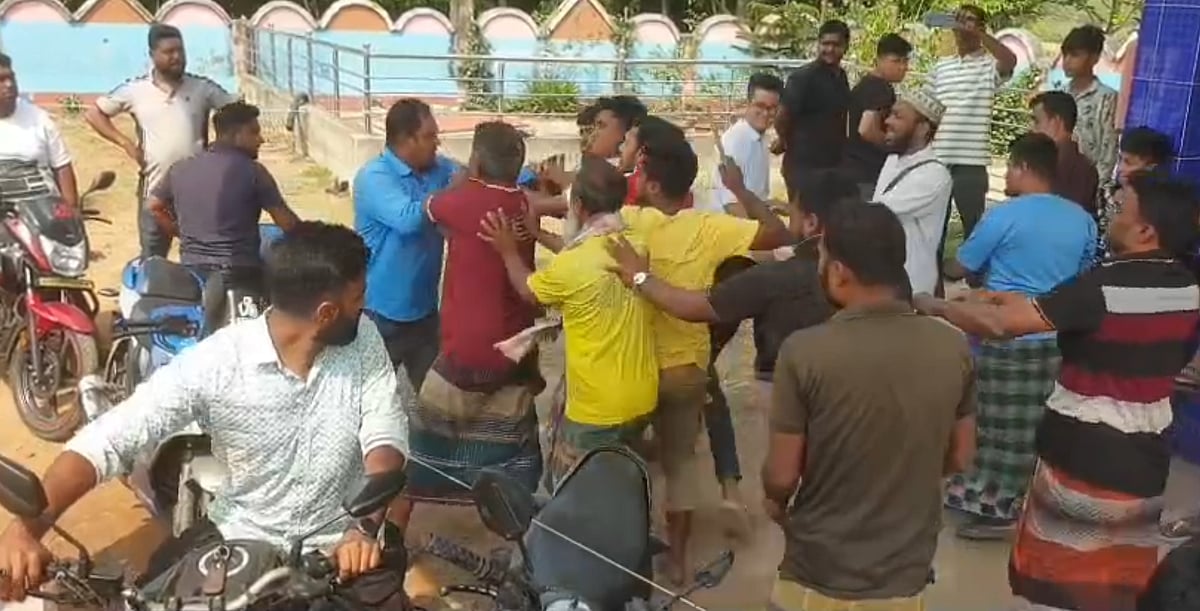 মেহেরপুরের গাংনী উপজেলায় সিরিয়াল অমান্য করে জ্বালানি তেল নিতে গিয়ে ফিলিং স্টেশনে পিটুনির শিকার হয়েছেন এক বিএনপি নেতা। মঙ্গলবার দুপুরে