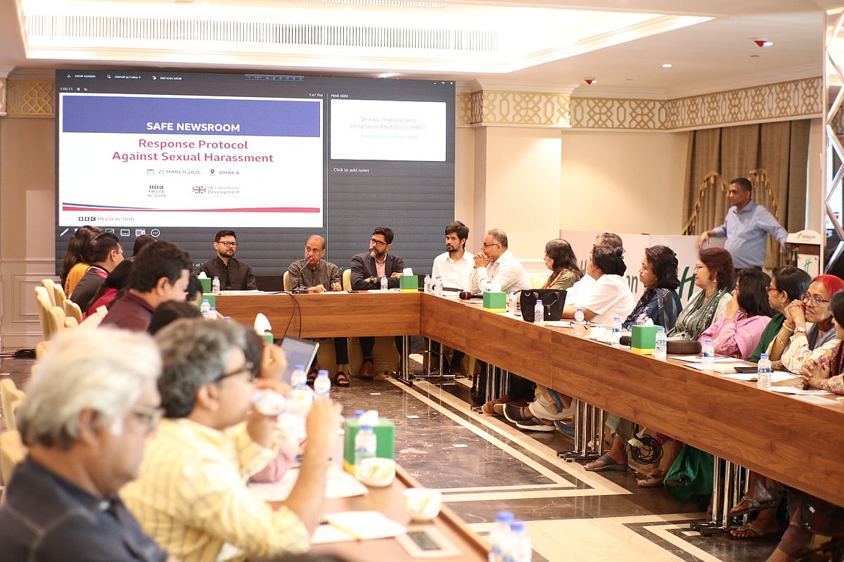 সংবাদমাধ্যমের জন্য যৌন হয়রানি প্রতিকার নীতিমালা প্রকাশ অনুষ্ঠানে বক্তারা। আজ রাজধানীর একটি হোটেলে