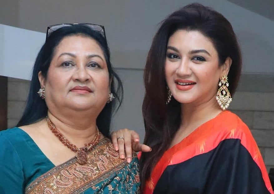 জয়া আহসান ও তাঁর মা রেহানা মাসউদ