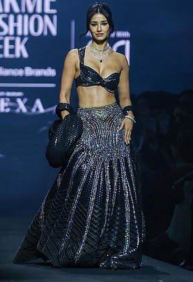 শোস্টপার দিশা পাটানি, আলোয় ভাসল অরিজন সংগ্রহ