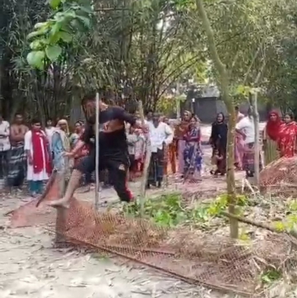 গাইবান্ধায় জমির অংশ কম পাওয়ার অভিযোগ করে বাবার কবর ভাঙচুর করেছেন ছেলে শাহ আলম