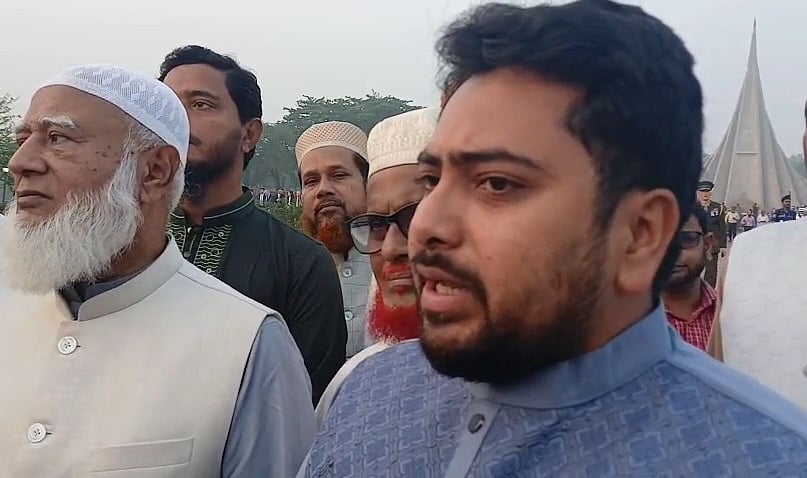 মুক্তিযুদ্ধে বীর শহীদদের প্রতি শ্রদ্ধা নিবেদন শেষে গণমাধ্যমকর্মীদের সঙ্গে কথা বলেন এনসিপির আহ্বায়ক ও জাতীয় সংসদে বিরোধীদলীয় চিফ হুইপ নাহিদ ইসলাম। আজ বৃহস্পতিবার সকালে সাভারের জাতীয় স্মৃতিসৌধে