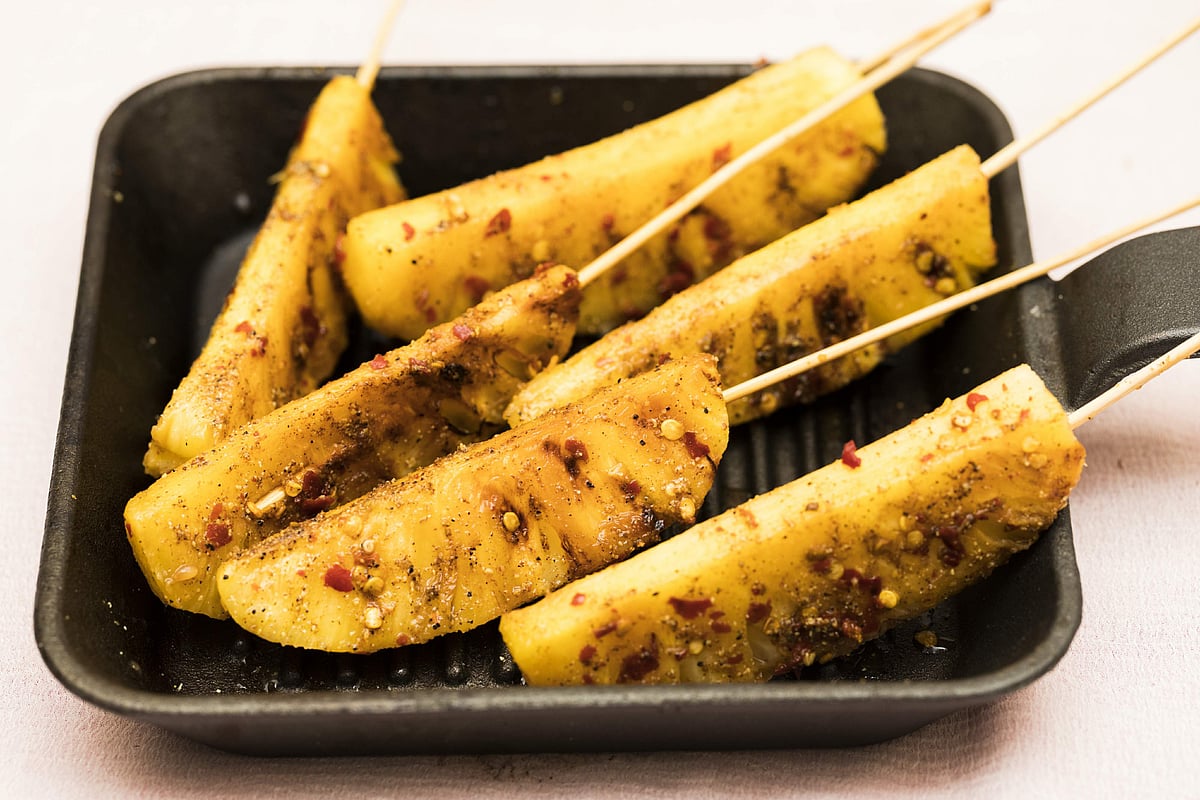 পোড়া স্বাদে আনারস