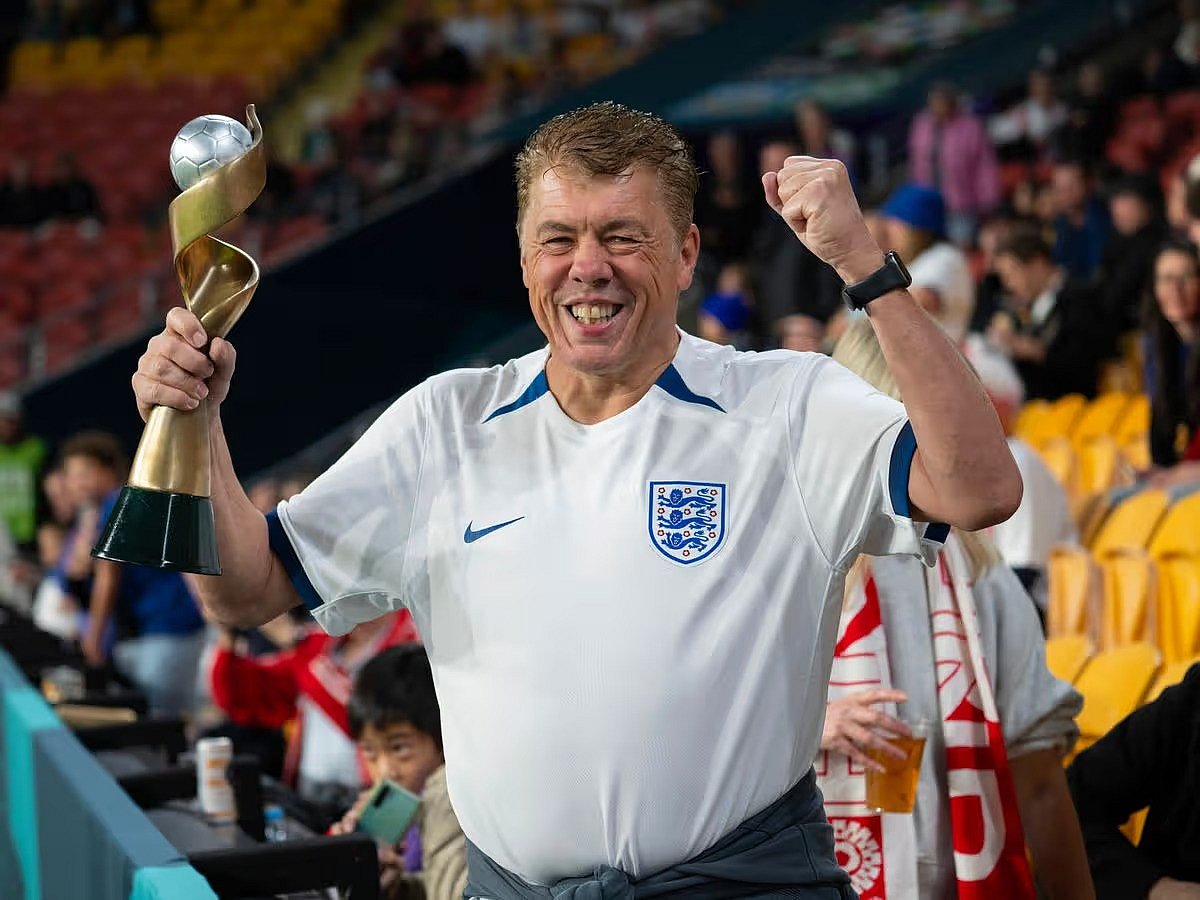 ইংল্যান্ডের ‘সুপারফ্যান’ অ্যান্ডি মিলনে