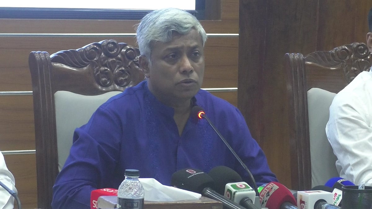 যশোরে দুঃস্থ ও অসহায় ব্যক্তিদের  অনুদানের চেক বিতরণ অনুষ্ঠানে প্রধান অতিথির বক্তব্য দেন বিদ্যুৎ, জ্বালানি ও খনিজ সম্পদ প্রতিমন্ত্রী অনিন্দ্য ইসলাম অমিত। শুক্রবার দুপুরে জেলা প্রশাসকের কার্যালয়ে