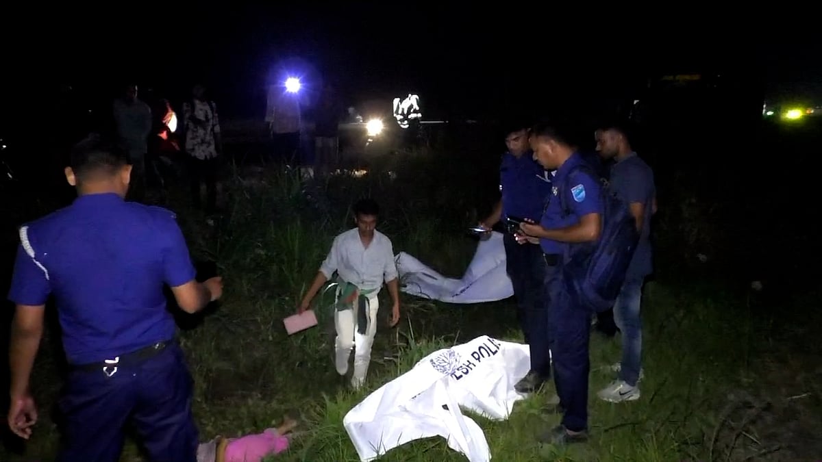 টাঙ্গাইলে ট্রেনে কাটা পড়ে মারা গেলেন মা-ছেলেসহ ৫ জন