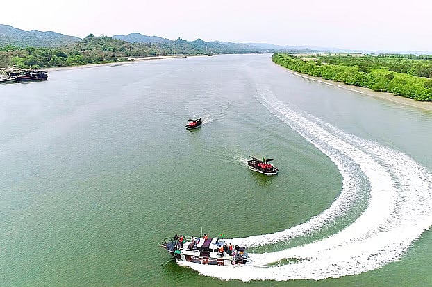 কক্সবাজারের টেকনাফের নাফ নদীতে বিজিবির টহল