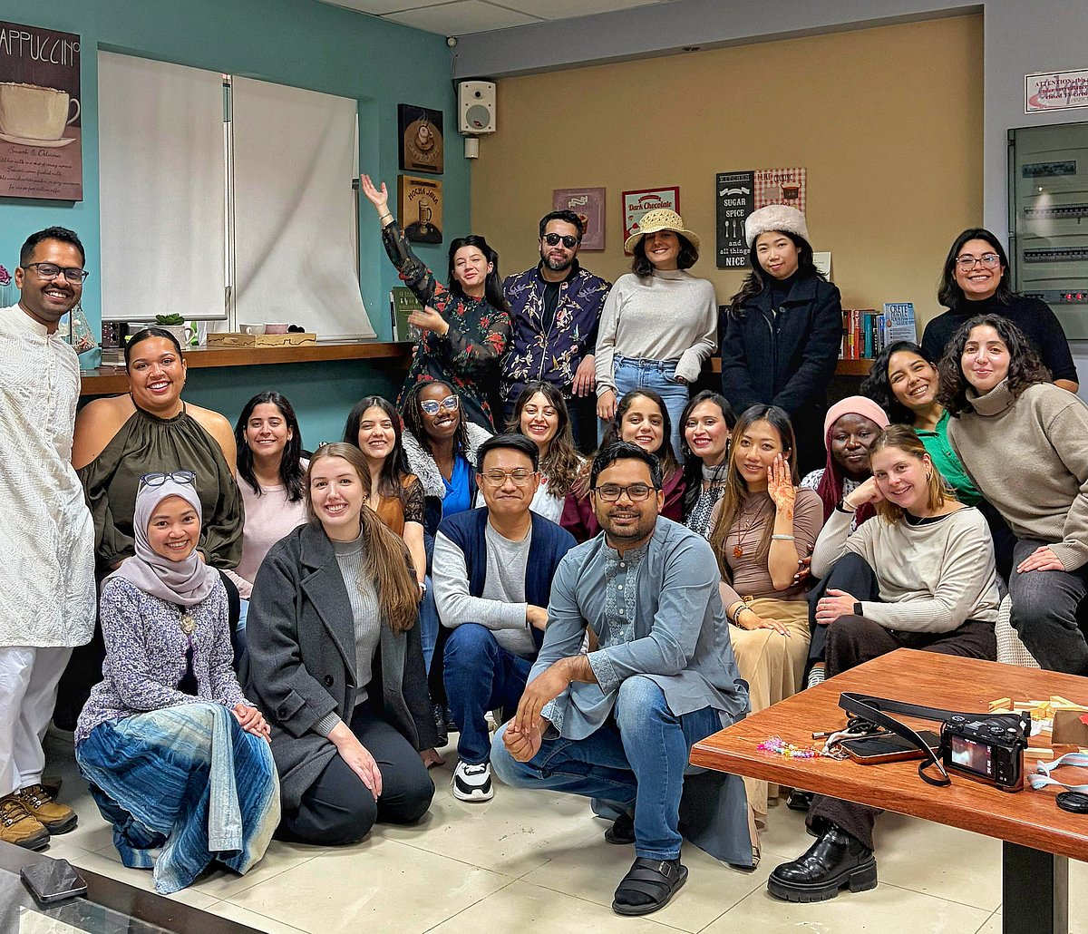 নানা দেশের বন্ধুদের নিয়ে ঈদ আয়োজন