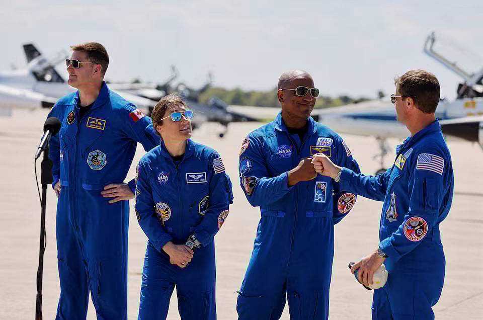 নাসার আর্টেমিস-২ অভিযানের চার নভোচারী রিড ওয়াইজম্যান, ভিক্টর গ্লোভার, ক্রিস্টিনা কচ ও জেরেমি হ্যানসেন। ২৭ মার্চ, ২০২৬ ফ্লোরিডা