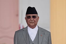 নেপালে নতুন সরকারের শপথের পরদিনই গ্রেপ্তার সাবেক প্রধানমন্ত্রী অলি ও স্বরাষ্ট্রমন্ত্রী