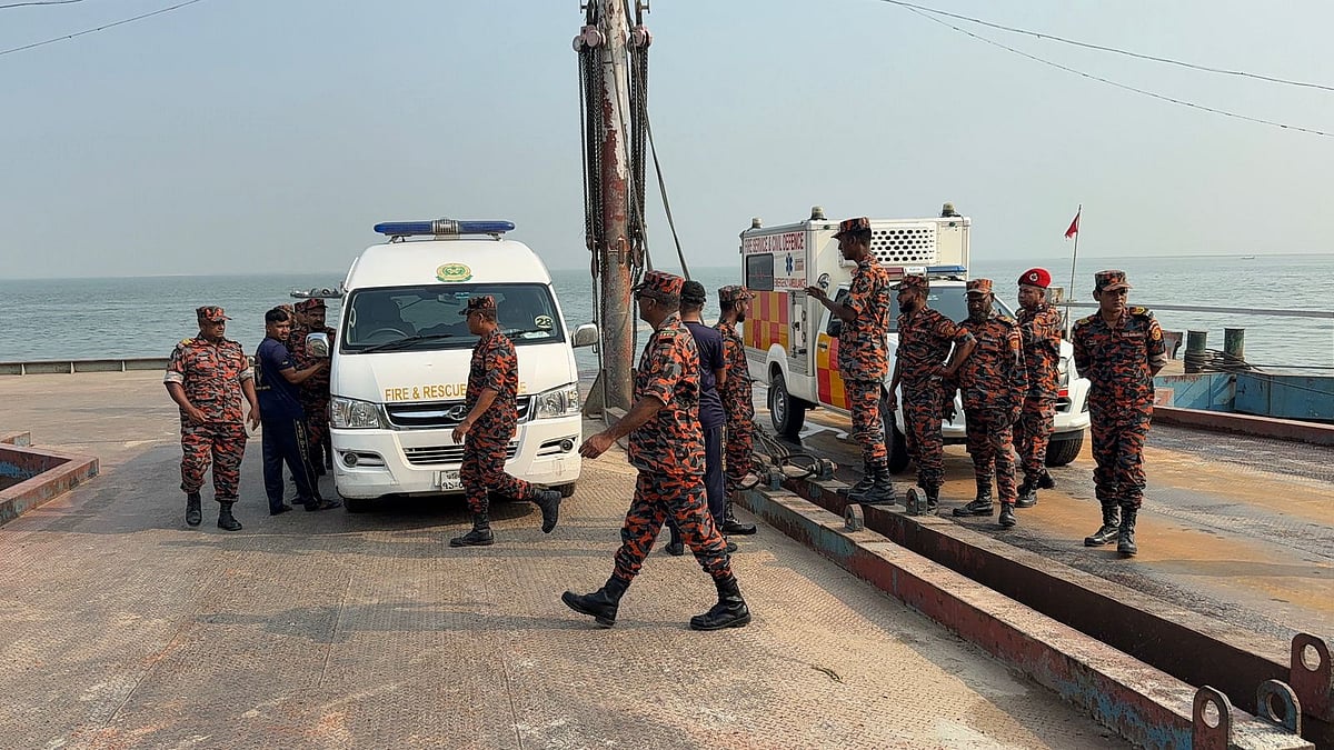 পদ্মা নদীতে যাত্রীবাহী বাসডুবির ঘটনায় পঞ্চম দিনের মতো উদ্ধার অভিযান শুরু হয়েছে। আজ রোববার