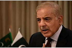 জ্বালানি নিয়ে বিক্ষোভের জেরে পাকিস্তানে অন্তত এক মাস গণপরিবহন ফ্রি ঘোষণা