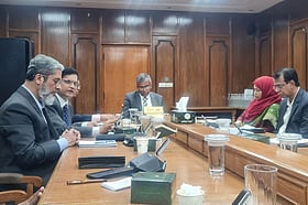 লেনদেন ভারসাম্য রক্ষায় দুই বিলিয়ন ডলারের ঋণের চিন্তা