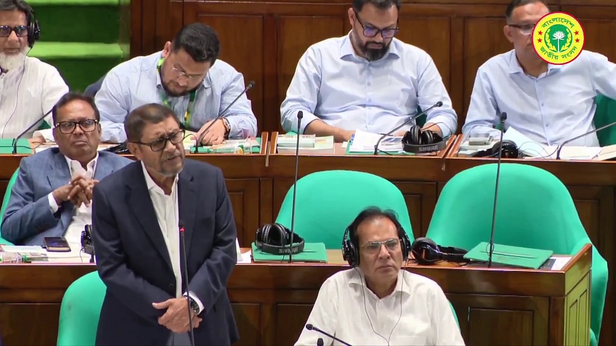 জাতীয় সংসদে বিভিন্ন প্রশ্নের উত্তর দেন স্বাস্থ্যমন্ত্রী সরদার সাখাওয়াত হোসেন। ২৯ মার্চ