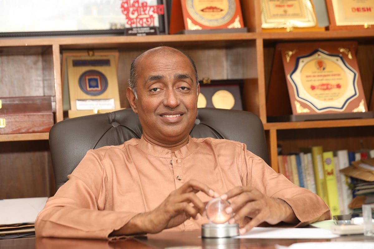 আইন, বিচার ও সংসদবিষয়ক মন্ত্রী মো. আসাদুজ্জামান