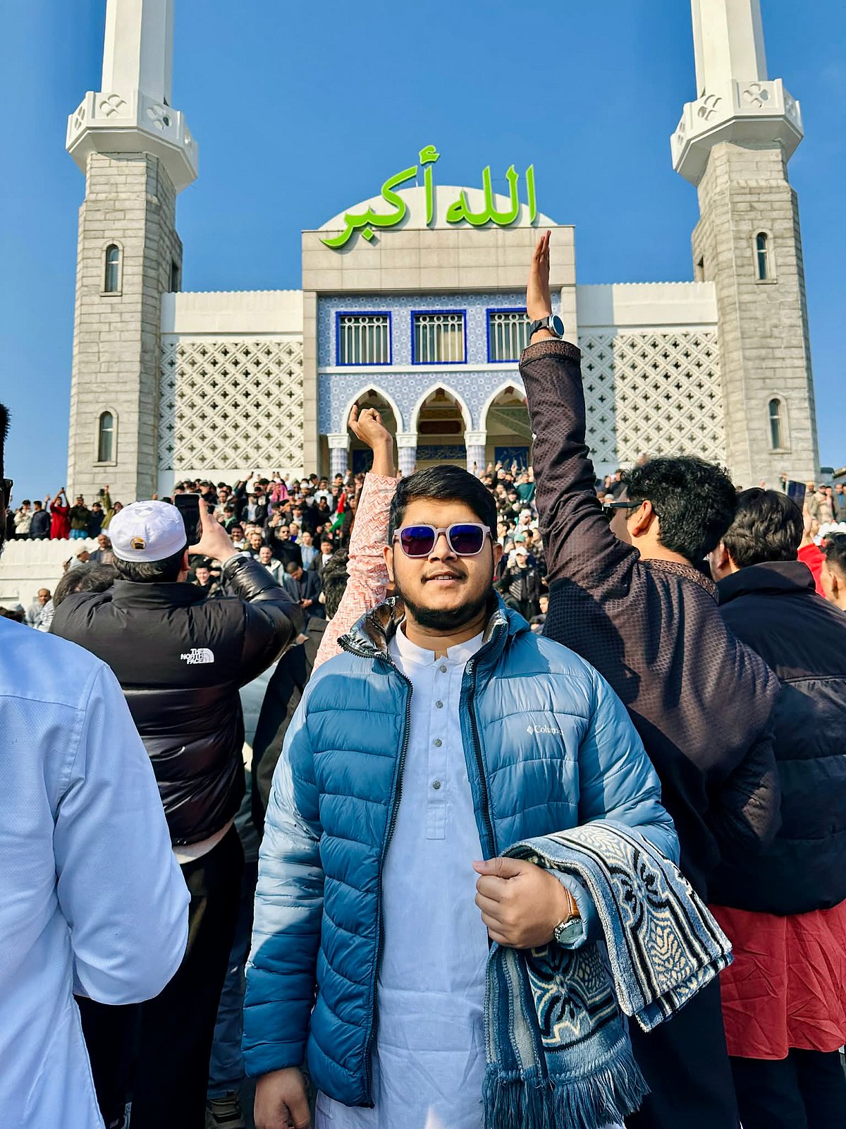 সিউল সেন্ট্রাল মসজিদে নামাজ শেষে তোলা