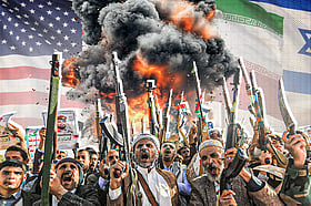 মধ্যপ্রাচ্যের যুদ্ধে জড়িয়ে পড়েছে ইয়েমেনের হুতি বিদ্রোহীরা, বিপাকে যুক্তরাষ্ট্র-ইসরায়েল?