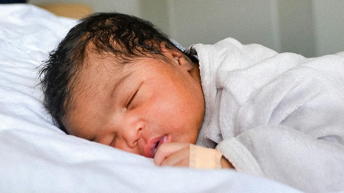 আপাত সুস্থ শিশুও হাম হওয়ার পর অন্যান্য জটিলতা, যেমন শ্বাসতন্ত্রের সংক্রমণ, ডায়রিয়া, মস্তিষ্কের সংক্রমণ, কান পাকা রোগ ইত্যাদিতে ভুগতে পারে