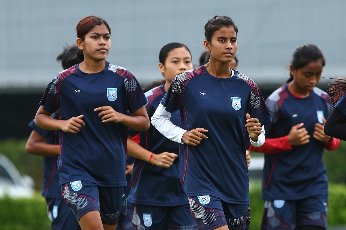 অনুশীলনে বাংলাদেশের মেয়েরা