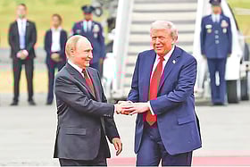 ইরান যুদ্ধ: ট্রাম্প যেভাবে পুতিনের সঙ্গেও যুদ্ধে জড়িয়ে গেলেন