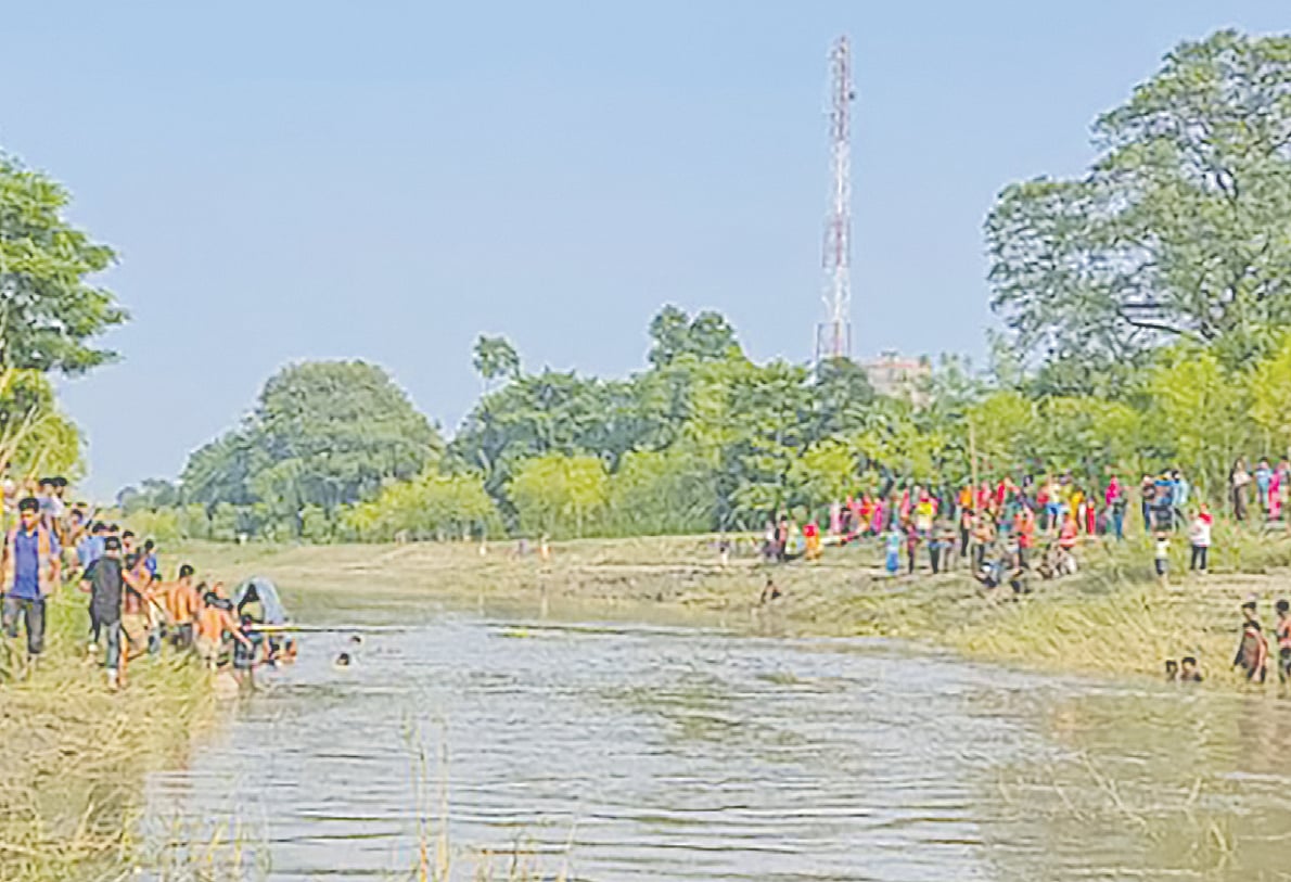 রাজশাহীর চারঘাটে বড়াল নদের একাংশ
