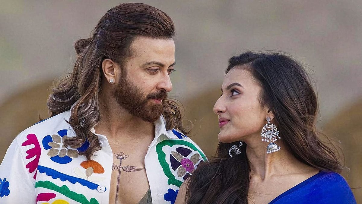 ‘প্রিন্স’ ছবির ‘পরী’ গানের পোস্টারে শাকিব খান ও জ্যোতির্ময়ী কুণ্ডু