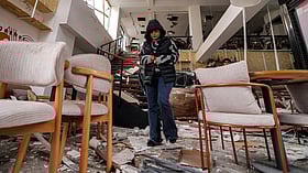 তেহরানে ধ্বংসের মুখে ইরানি জীবন