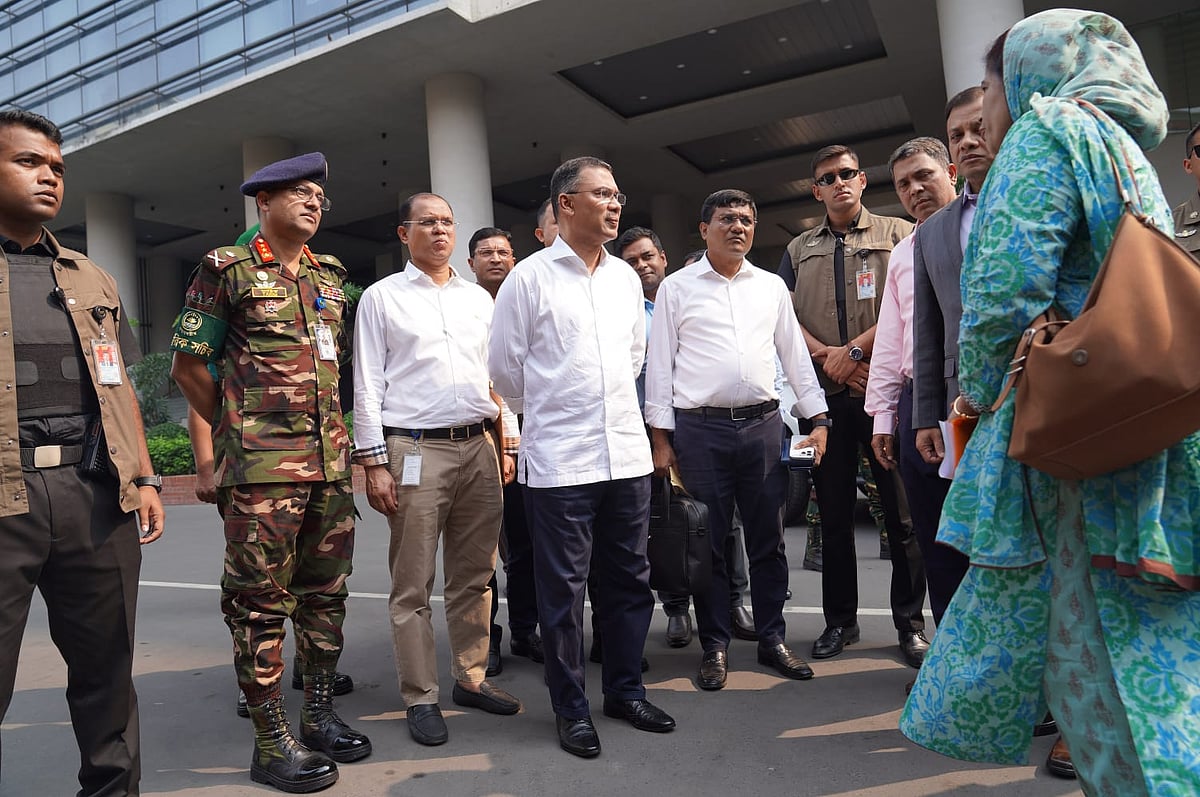 প্রধানমন্ত্রী তারেক রহমান আজ দুপুরে বাংলাদেশ সচিবালয়ে হঠাৎ সাক্ষাতে পদোন্নতিবঞ্চিত একদল চিকিৎসকের কথা শোনেন