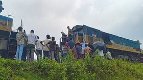 কমলগঞ্জে ট্রেনে আগুন, সিলেটের সঙ্গে সারা দেশের রেল যোগাযোগ বন্ধ ছিল ৩ ঘণ্টা