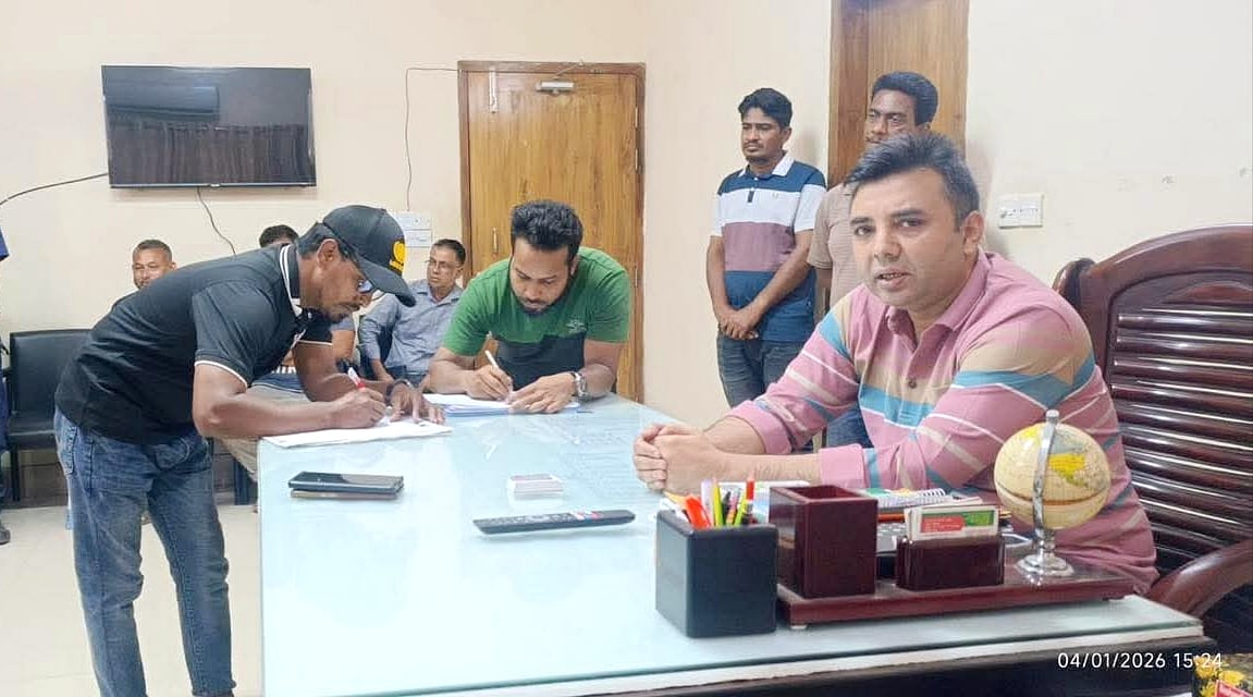 কুমিল্লার চান্দিনা থানায় মুচলেকা দিয়ে ছাড়া পেয়েছেন দুই সাংবাদিক। আজ বুধবার বিকেলে