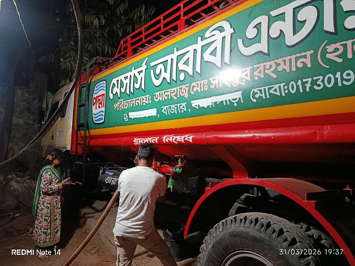 শরীয়তপুরের নড়িয়া উপজেলার ভোজেশ্বর বাজারে মজুদ করার সময় এক ব্যবসায়ীর প্রতিষ্ঠান থেকে ৭ হাজার লিটার ডিজেল জব্দ করেছে উপজেলা প্রশাসন। মঙ্গলবার রাতে