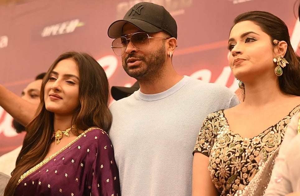 শাকিব খানের সঙ্গে জ্যোতির্ময়ী কুণ্ডু ও তাসনিয়া ফারিণ