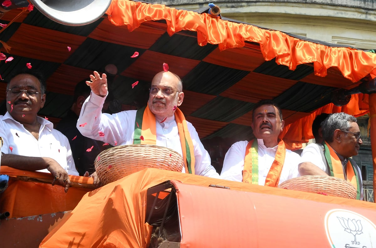 রোড শোতে অমিত শাহের সঙ্গে শুভেন্দু অধিকারী। দক্ষিণ কলকাতার হাজরা মোড়ে, ২ এপ্রিল ২০২৬