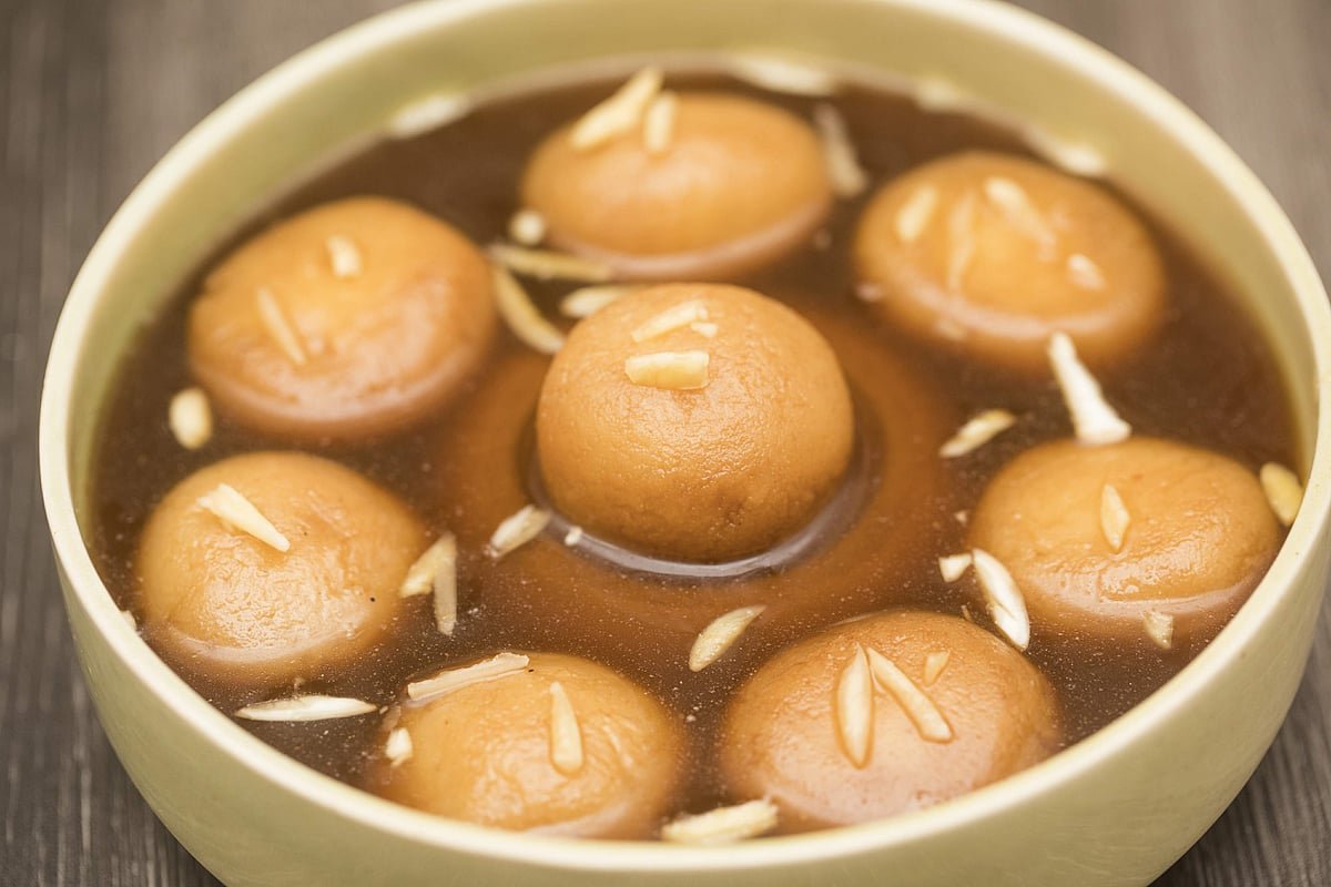 গুড়ের রসগোল্লা