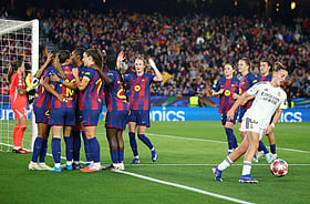 ৮ দিনে তিন ম্যাচে রিয়ালের জালে ১৫ গোল বার্সার