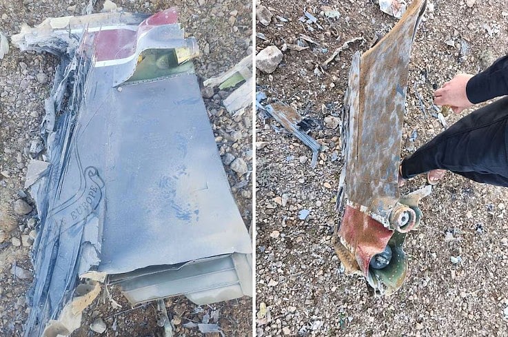 ইরানের মধ্যাঞ্চলে ভূপাতিত মার্কিন যুদ্ধবিমানের এফ-১৫ই স্ট্রাইক ঈগলের ধ্বংসাবশেষ। ইরানের রাষ্ট্রীয় সংবাদমাধ্যম আইআরআইবি ছবিটি প্রকাশ করেছে। ৩ এপ্রিল ২০২৬
