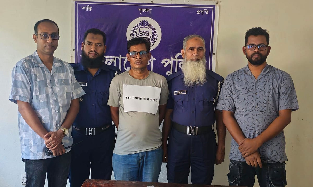 গ্রেপ্তার আসামি আনিসুর রহমান। গতকাল বৃহস্পতিবার বিকেলে ভাঙ্গা থানায়