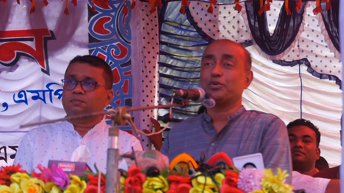 ধাওড়া গ্রামে খাল খনন কর্মসূচির উদ্বোধনী অনুষ্ঠানে প্রধান অতিথির বক্তব্য দেন আইনমন্ত্রী। আজ শনিবার