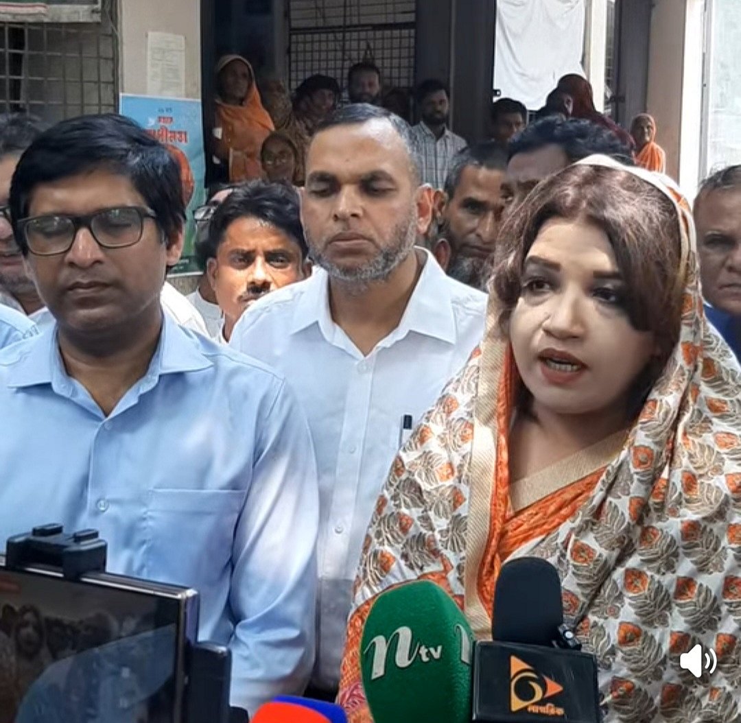 নগরকান্দা উপজেলা স্বাস্থ্য কমপ্লেক্স পরিদর্শনের পর সাংবাদিকদের সঙ্গে কথা বলেন শামা ওবায়েদ। আজ শনিবার দুপুরে