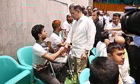 সংসদ অধিবেশনের ফাঁকে দর্শক গ্যালারিতে শহীদ পরিবার ও আহতদের সঙ্গে …