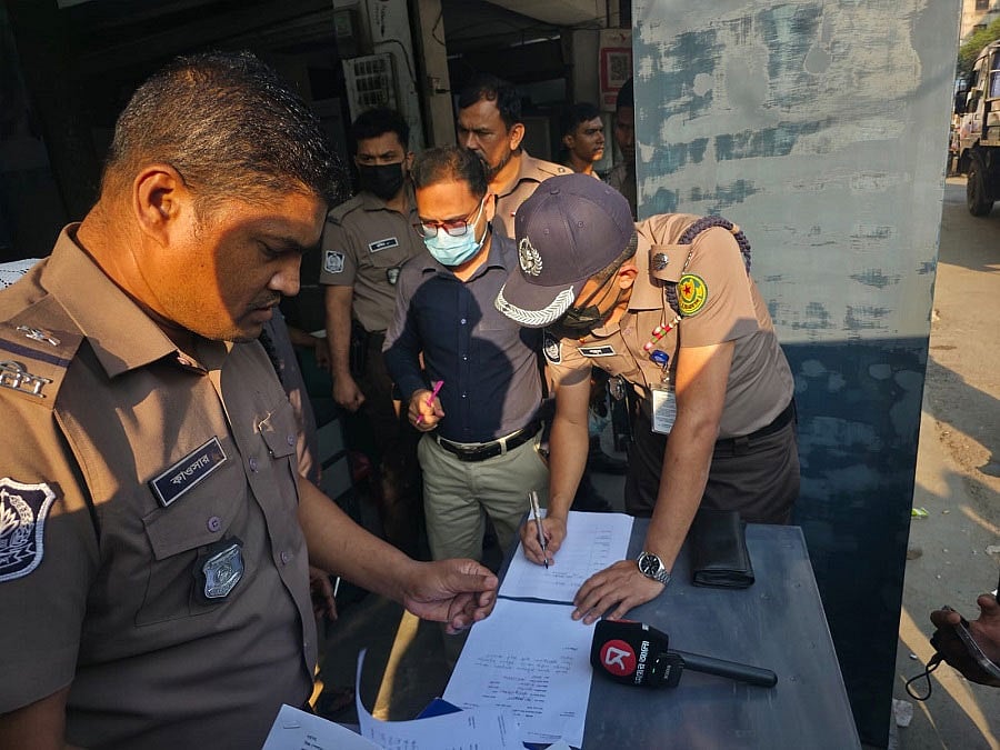 উচ্ছেদ অভিযানে ডিএমপির ট্রাফিক বিভাগ